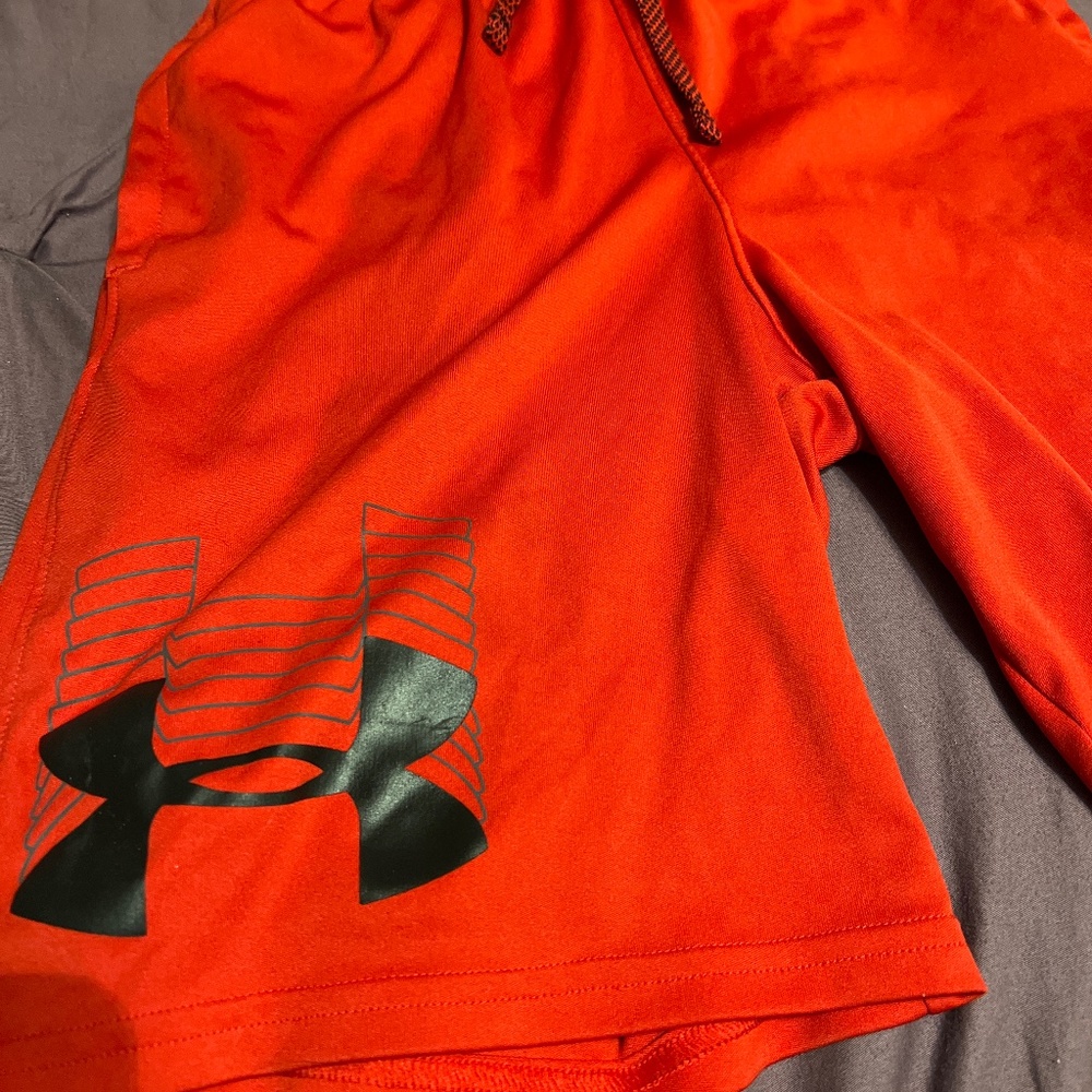 Under armor boys shorts with pockets